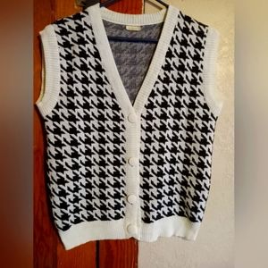 (M) Black and white Aronli vest